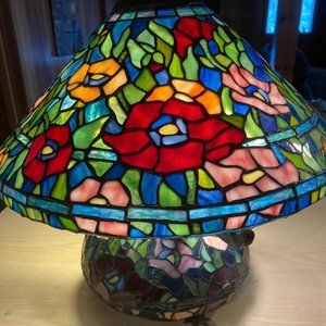 Tiffany Style Mushroom Lamp  17” x 17” x 21” 2 piece 2 bulb